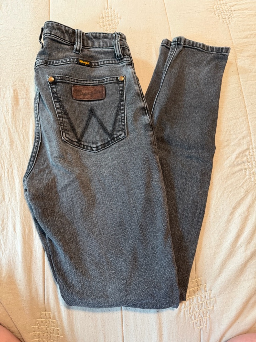 Wrangler Women's Gray Skinny Jeans with Signature Back Pocket Stitching